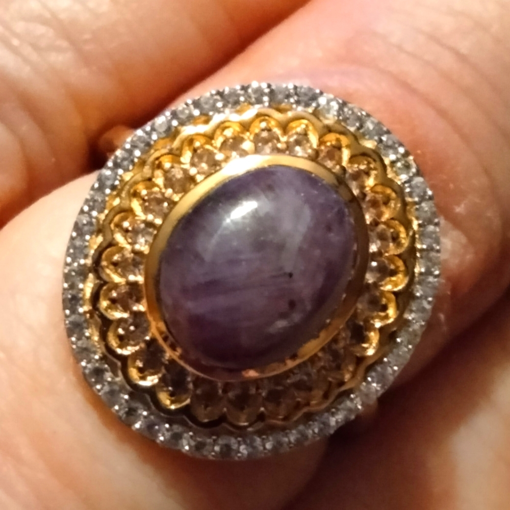 Exquisite Indian Star Ruby with Double Halo of White & Champagne Zircon - Picture 2 of 9